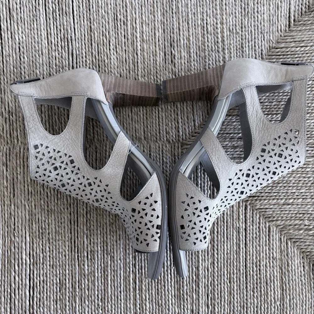 Rockport Taupe Suede Laser Cut Peep Toe Leather Ankle Bootie Heels Sz 8.5 EU‎ 39